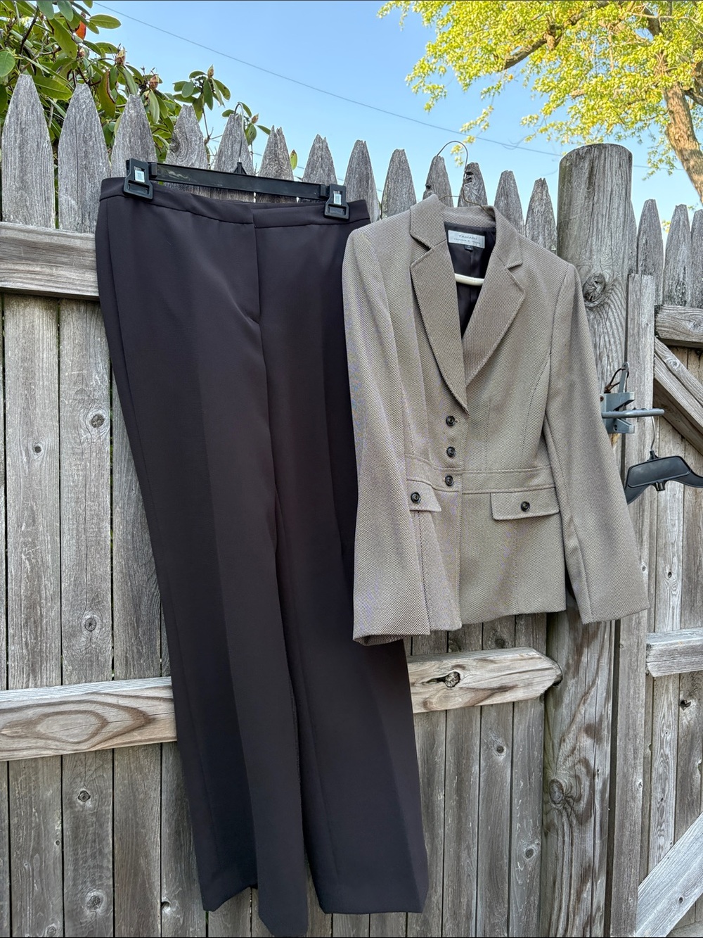 Tahari size 10 suit!